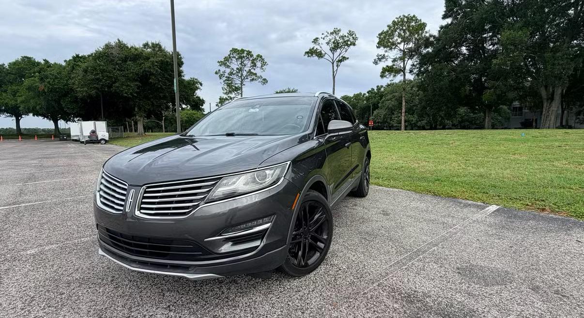 Lincoln MKC front view