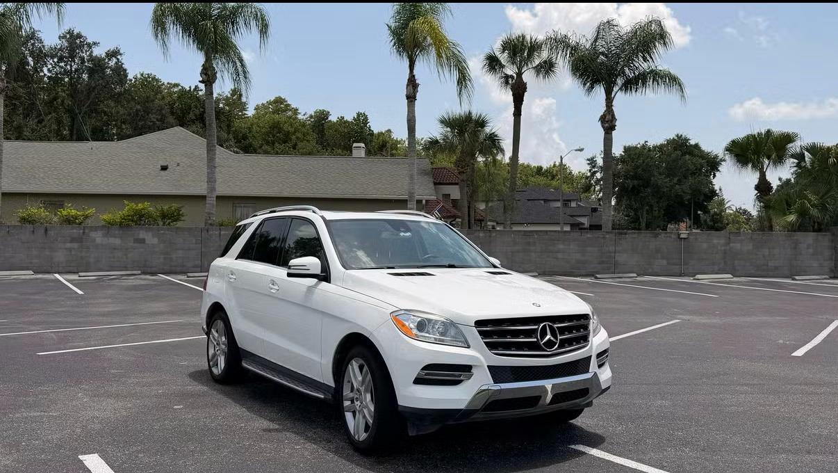 Mercedes-Benz ML350 front view