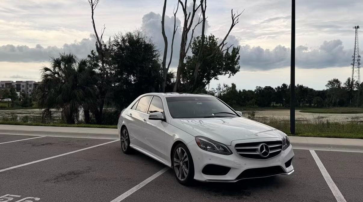 Mercedes-Benz E350 front view
